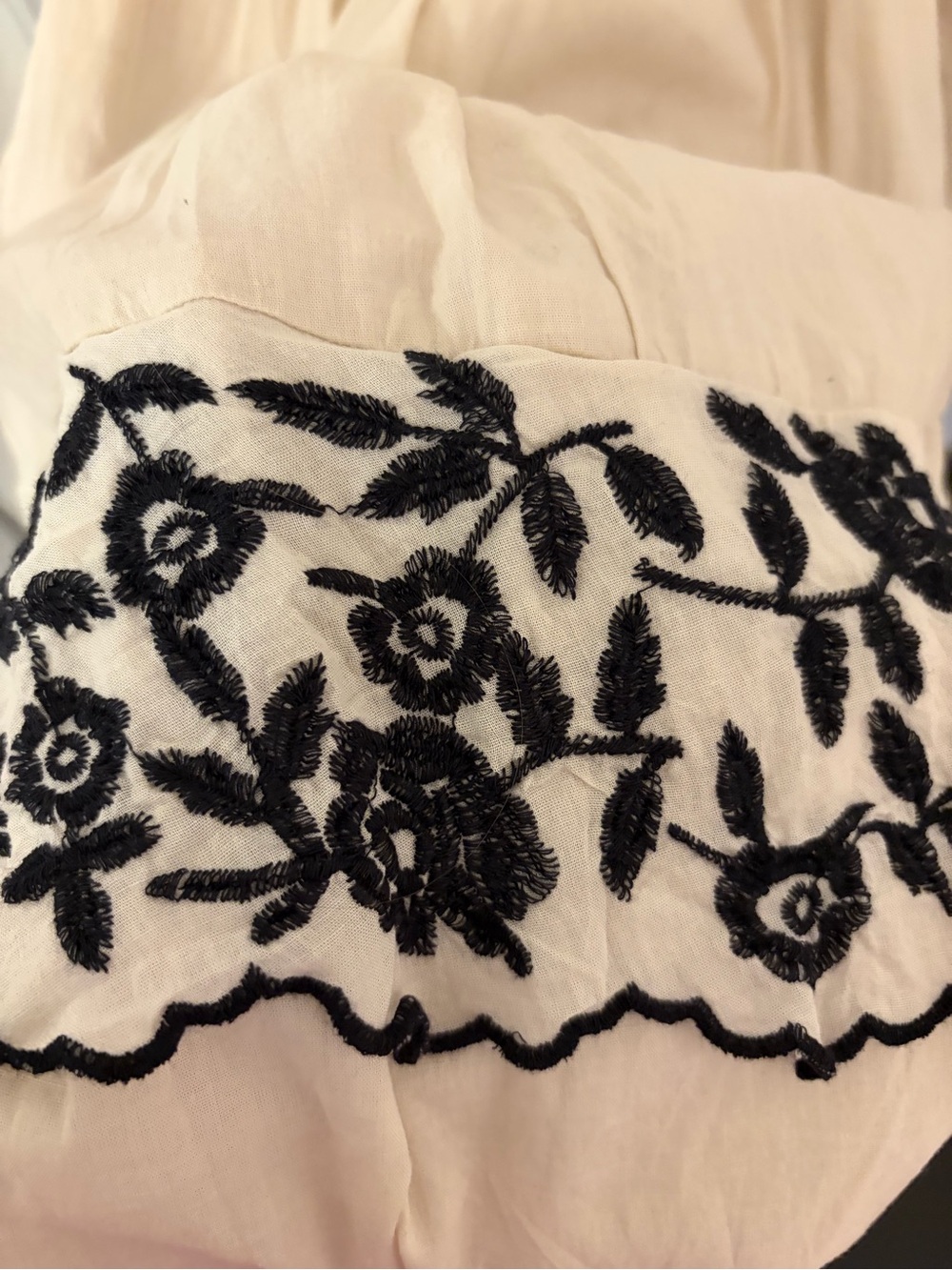 Abercrombie & Fitch Beige Maxi Dress with Black Floral Embroidery - Picture 5 of 6